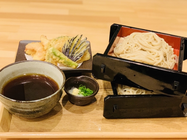 あっさり醤油の小海老天ざるそば